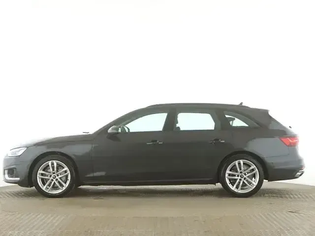 Używany Audi A4 Advanced Plus 204 KM (150 kW) 2023 Szary Kombi