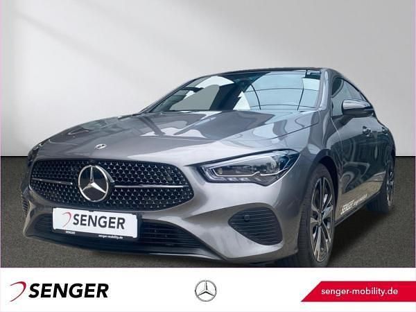 Grau (lack mountaingrau) Gebraucht 2025 Mercedes CLA200 Shooting Brake Progressive Kombi | 39.789 € - Bild 1/4