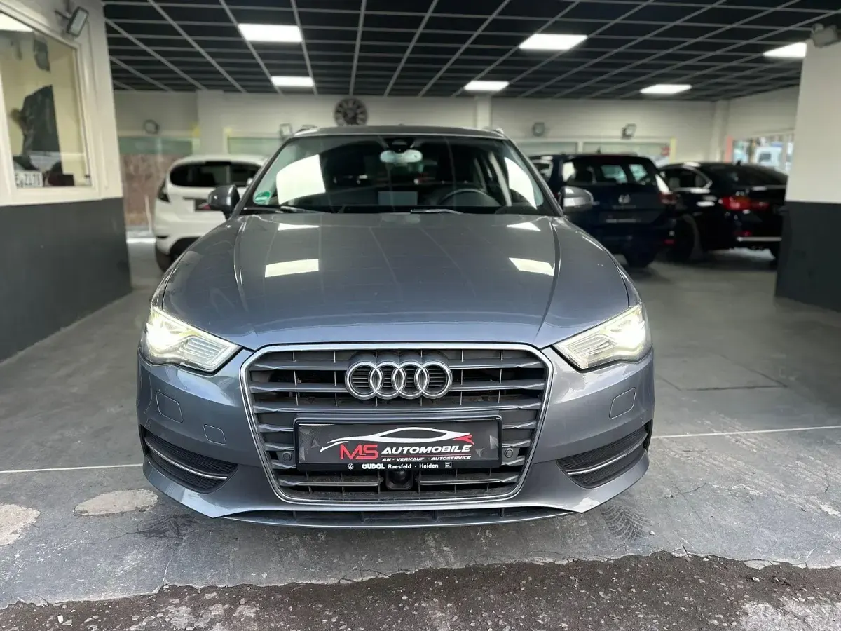Gebraucht Audi A3 Ambiente 110 PS (80 kW) 2014 Grau Limousine