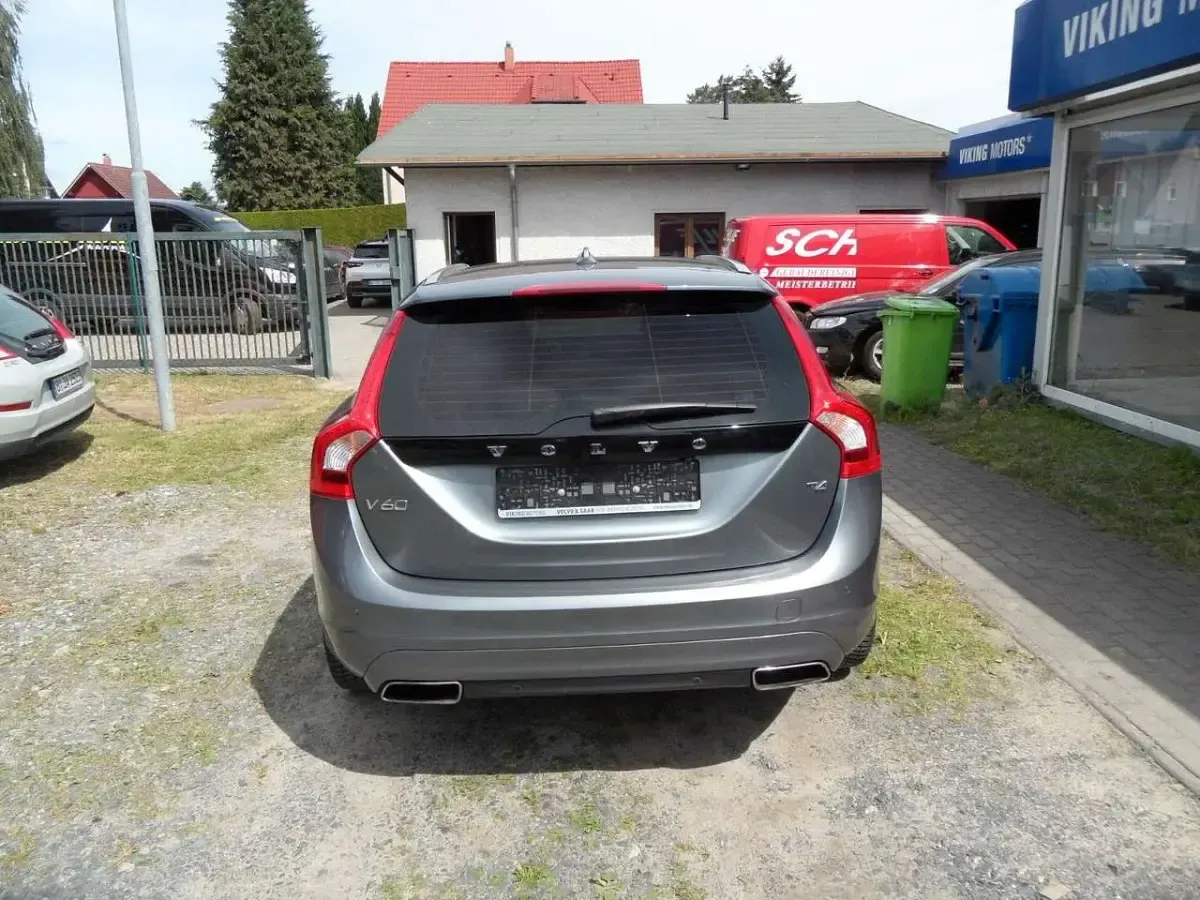Gebraucht Volvo V60 Summum 190 PS (139 kW) 2017 Osmium grey Kombi
