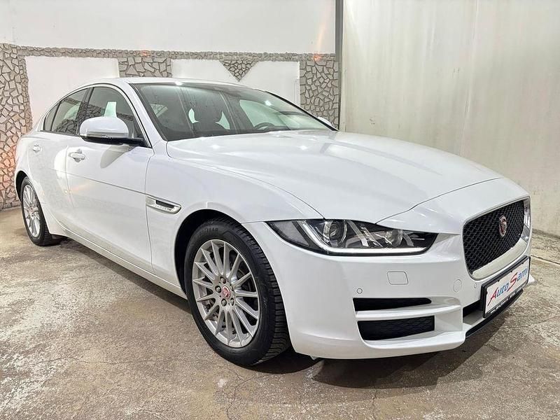 Gebraucht Jaguar XE Pure 163 PS (119 kW) 2015 Weiß Limousine