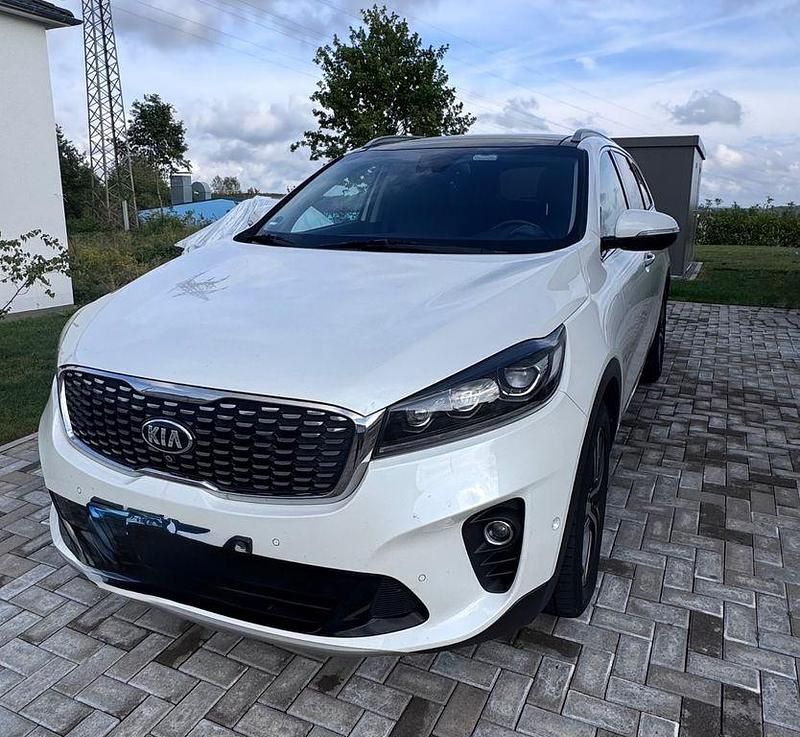 Weiß Gebraucht 2017 Kia Sorento Platinum Edition SUV | 24.300 € (Fairer Preis) - Bild 1/4