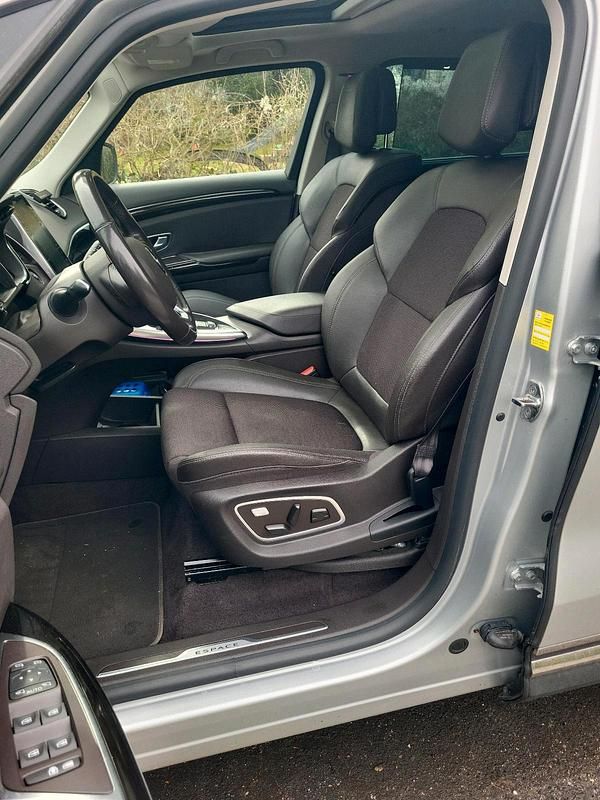Gebraucht Renault Espace 160 PS (117 kW) 2019 Silber Van / Kleinbus