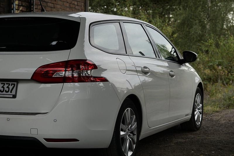 Gebraucht Peugeot 308 SW Access 131 PS (96 kW) 2014 Weiß Kombi