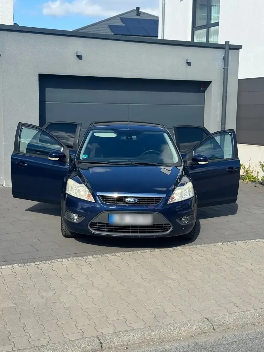 Gebraucht Ford Focus Viva 100 PS (73 kW) 2010 Blau Kleinwagen
