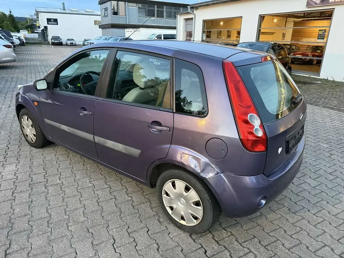 Gebraucht Ford Fiesta 80 PS (58 kW) 2007 Blau Kleinwagen