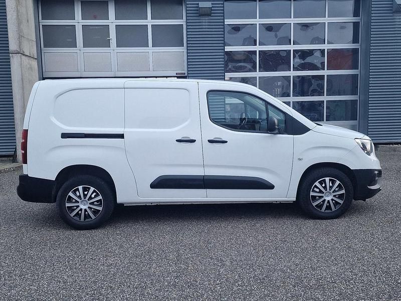 Gebraucht Opel Combo Edition 131 PS (96 kW) 2022 Weiß Van / Kleinbus