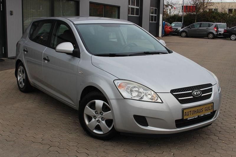 Gebraucht Kia Ceed 109 PS (80 kW) 2009 Silber Kleinwagen