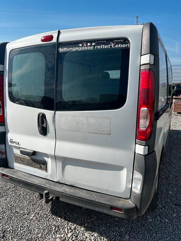 Gebraucht Opel Vivaro 120 PS (88 kW) 2011 Weiß Van / Kleinbus