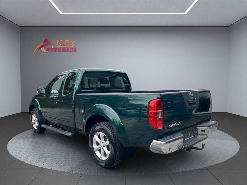 Gebraucht Nissan Navara SE 190 PS (139 kW) 2015 Grün Pickup