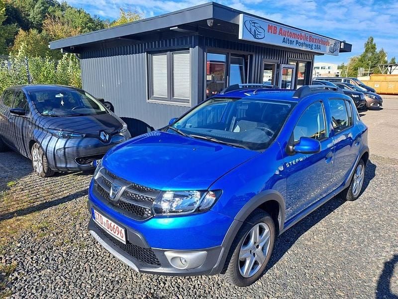 Blau Gebraucht 2016 Dacia Sandero Prestige SUV | 6.999 € (Fairer Preis) - Bild 1/4