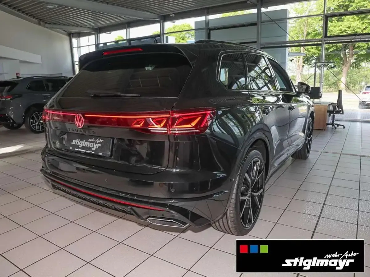 Gebraucht VW Touareg R-line 286 PS (210 kW) 2025 Grenadillschwarz metallic SUV