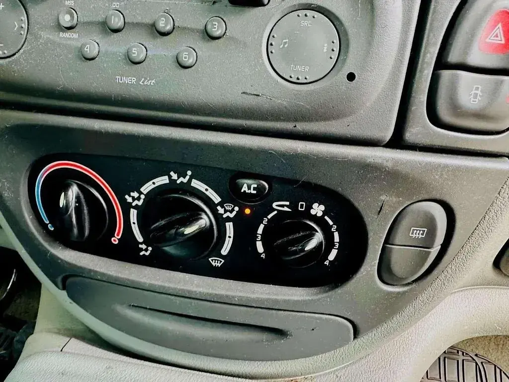 Używany Renault Scénic Authentique 107 KM (78 kW) 2002 Srebrny Minivan