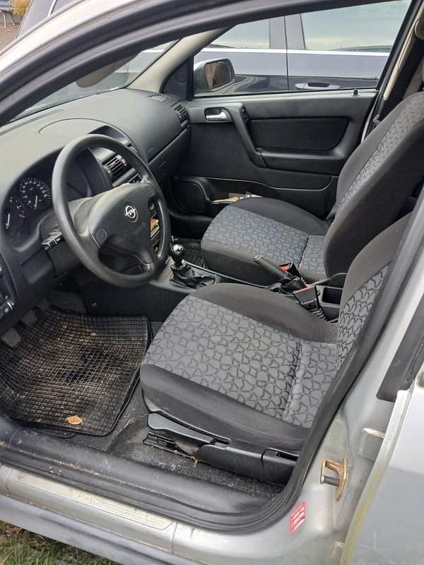 Gebraucht Opel Astra 101 PS (74 kW) 1999 Silber Limousine