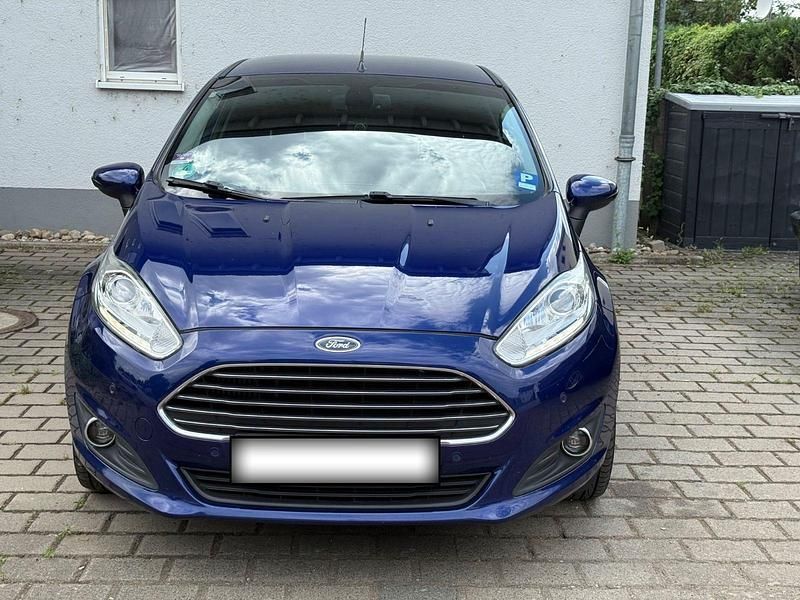 Gebraucht Ford Fiesta Titanium 101 PS (74 kW) 2013 Blau Kleinwagen