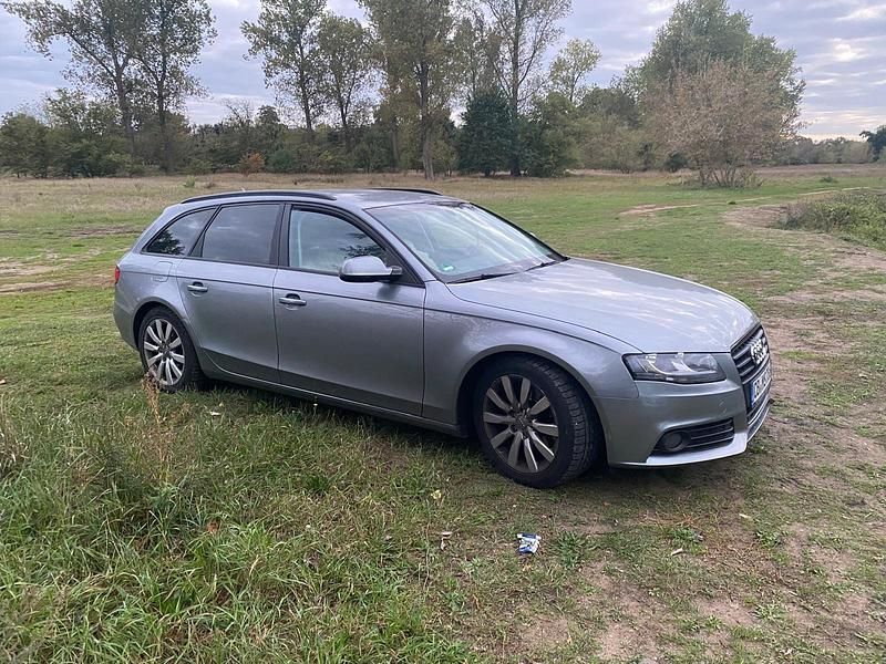Silber Gebraucht 2011 Audi A4 Kombi | 7.500 € (Guter Preis) - Bild 1/4