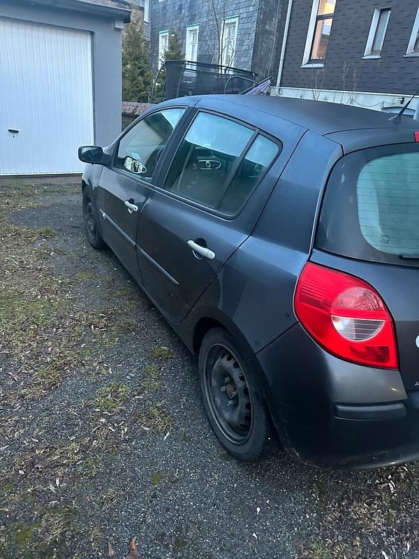Gebraucht Renault Clio III 75 PS (55 kW) 2007 Grau Kleinwagen