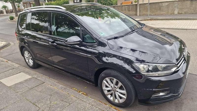 Schwarz Gebraucht 2016 VW Touran Van / Kleinbus | 12.450 € (Fairer Preis) - Bild 1/4