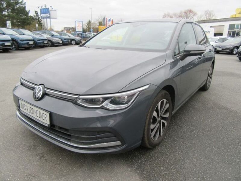 Delfingrau metallic Gebraucht 2022 VW Golf VIII Active Limousine | 22.499 € (Fairer Preis) - Bild 1/4