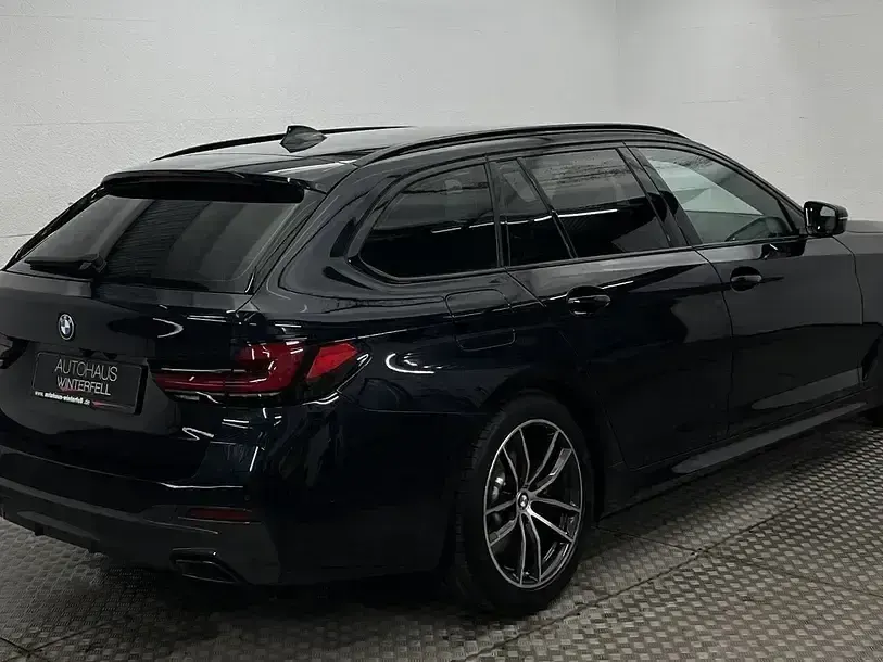 Gebraucht BMW 530 Sport Line 245 PS (180 kW) 2023 Carbonschwarz Kombi