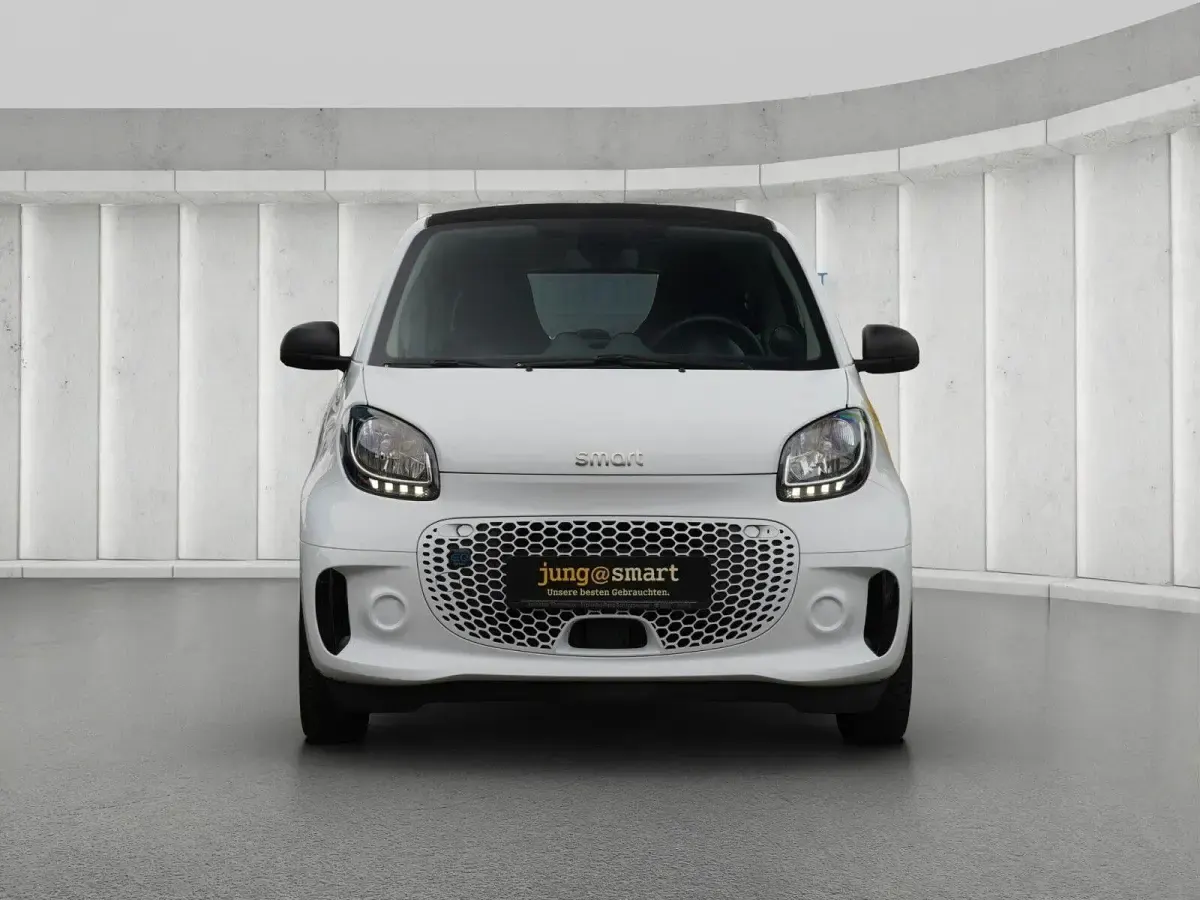 Gebraucht Smart ForTwo Coupé 60 kW (82 PS) 2024 Weiß Kleinwagen