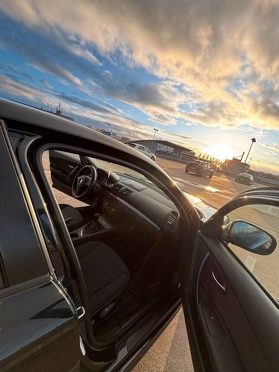 Gebraucht BMW 118 Sport Line 143 PS (105 kW) 2010 Schwarz Kleinwagen