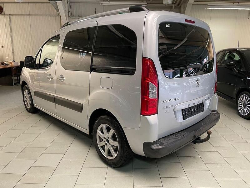 Gebraucht Peugeot Partner Tepee Tendance 111 PS (81 kW) 2010 Grau Van / Kleinbus