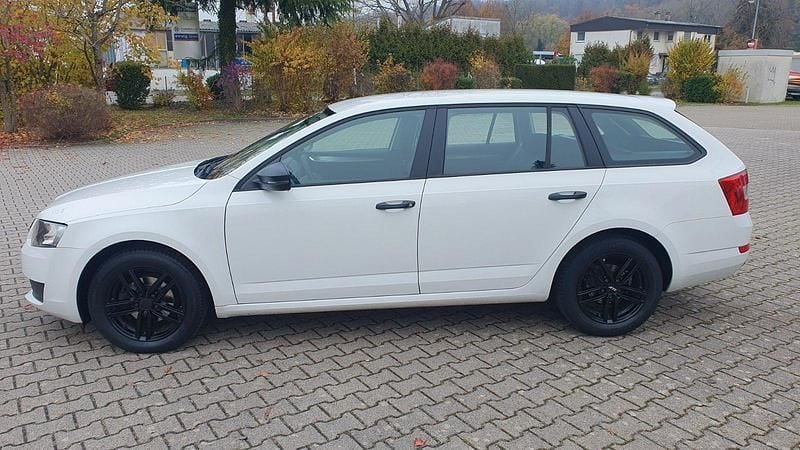 Usado Skoda Octavia Active 90 HP (66 kW) 2015 Branco Carrinha