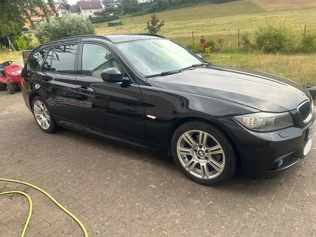 Gebraucht BMW 320 Exclusive 170 PS (125 kW) 2011 Schwarz Kombi