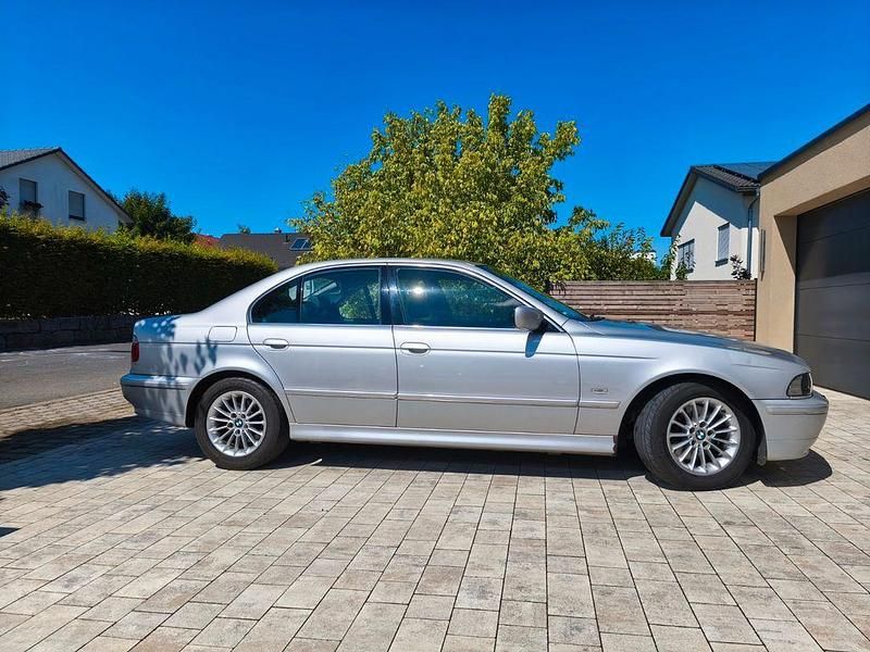 Silber Gebraucht 2002 BMW 530 Exclusive Limousine | 4.650 € (Etwas zu teuer) - Bild 1/4