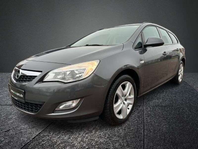 Gebraucht Opel Astra Edition 160 PS (117 kW) 2011 Grau Kombi