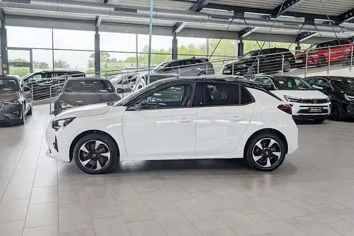 Usata Opel Corsa-e GS Line 100 kW (136 CV) 2022 Bianco Utilitaria