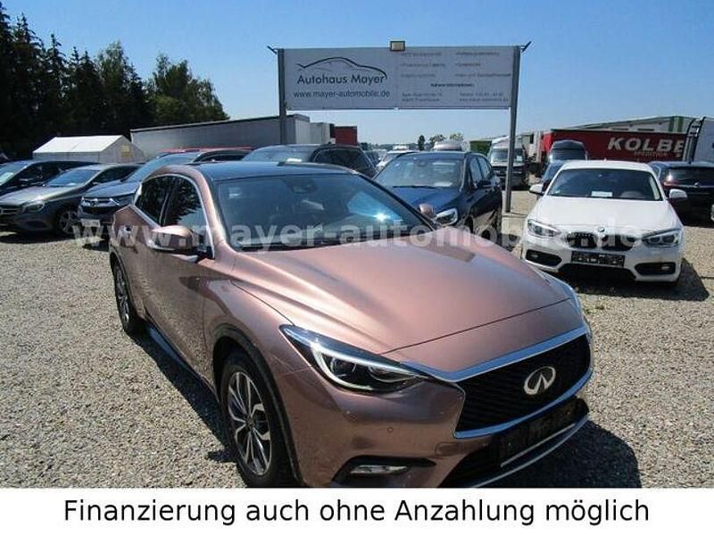 Braun Gebraucht 2017 Infiniti Q30 Limousine | 12.999 € - Bild 1/4