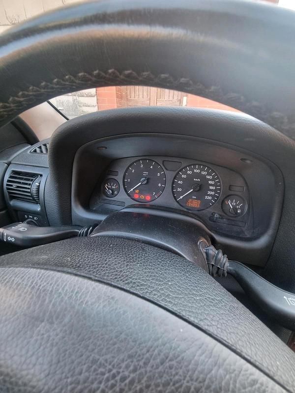 Silber Gebraucht 2000 Opel Astra Kleinwagen | 1.100 € (Guter Preis) - Bild 1/4