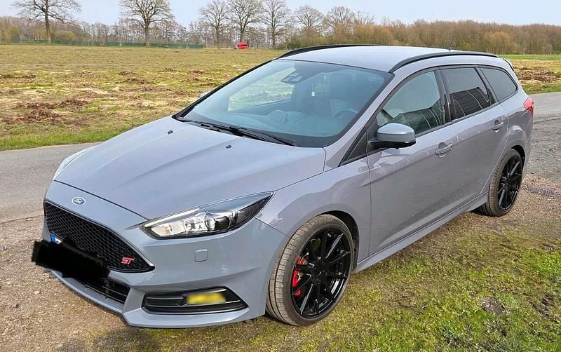 Usata Ford Focus ST 250 CV (183 kW) 2017 Grigio Station wagon