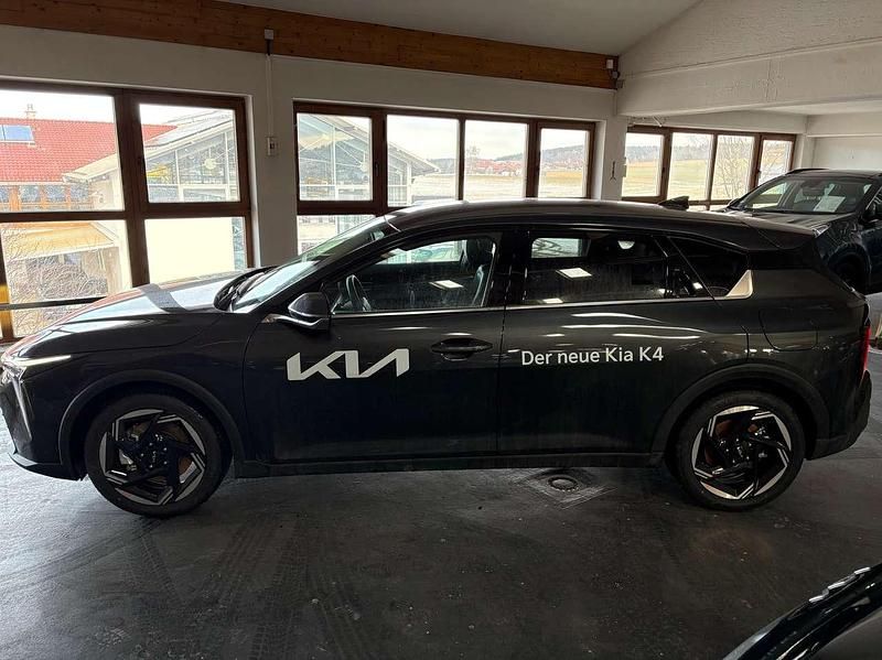 Second-hand Kia K4 Spirit 150 CP (110 kW) 2026 Negru Berlinǎ