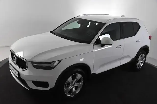 Gebraucht Volvo XC40 Momentum 129 PS (94 kW) 2022 Weiss (metallic) SUV