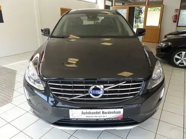 Gebraucht Volvo XC60 Kinetic 181 PS (133 kW) 2014 Black sapphire (metallic) SUV