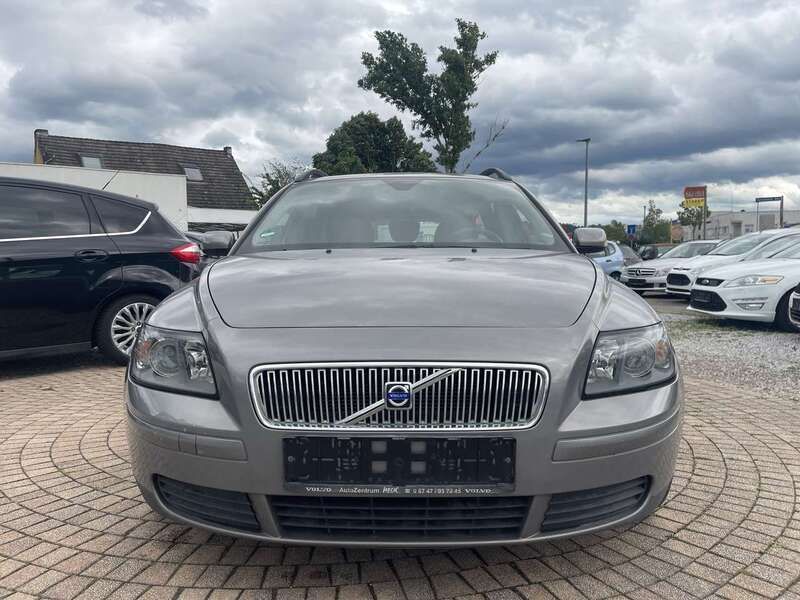 Braun Gebraucht 2005 Volvo V50 Kombi | 3.000 € (Fairer Preis) - Bild 1/4