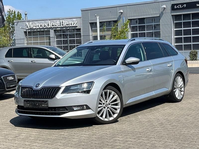 Silber Gebraucht 2017 Skoda Superb LAURIN & KLEMENT Kombi | 17.980 € (Superpreis) - Bild 1/4