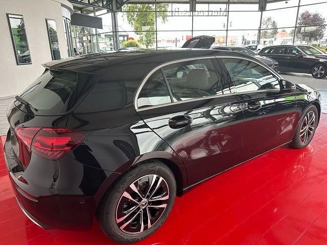 Gebraucht Mercedes A180 Progressive 136 PS (100 kW) 2024 lack kosmosschwarz Limousine