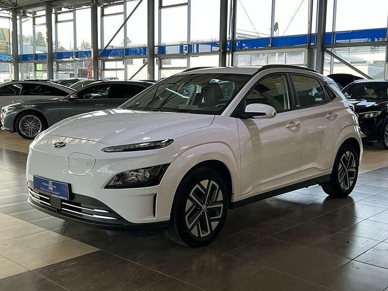 Gebraucht Hyundai Kona Select 100 kW (136 PS) 2021 Weiß SUV