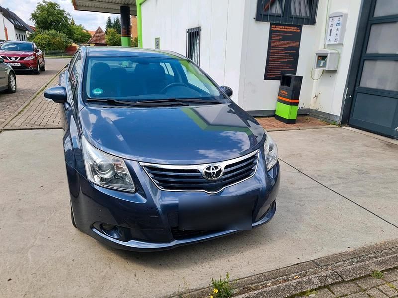 Blau Gebraucht 2011 Toyota Avensis Limousine | 3.450 € - Bild 1/4