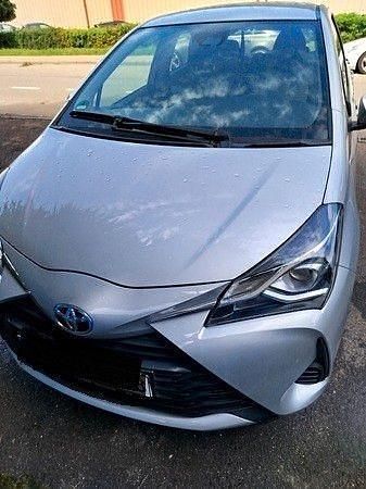 Silber Gebraucht 2019 Toyota Yaris Comfort Kleinwagen | 11.300 € (Fairer Preis) - Bild 1/4