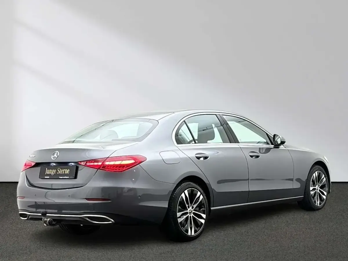 Gebraucht Mercedes C300e Avantgarde 313 PS (230 kW) 2025 Grau Limousine