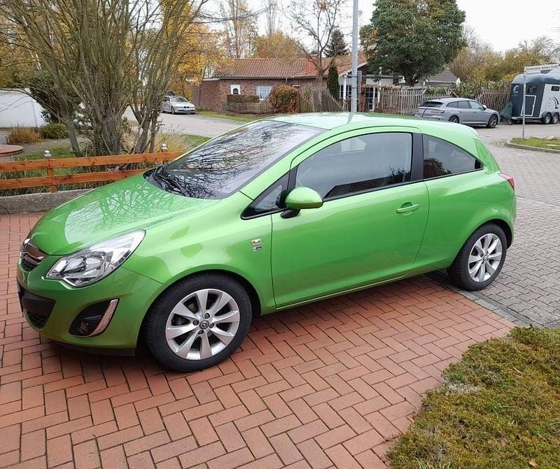 Grün Gebraucht 2013 Opel Corsa Selection Kleinwagen | 5.380 € (Fairer Preis) - Bild 1/4