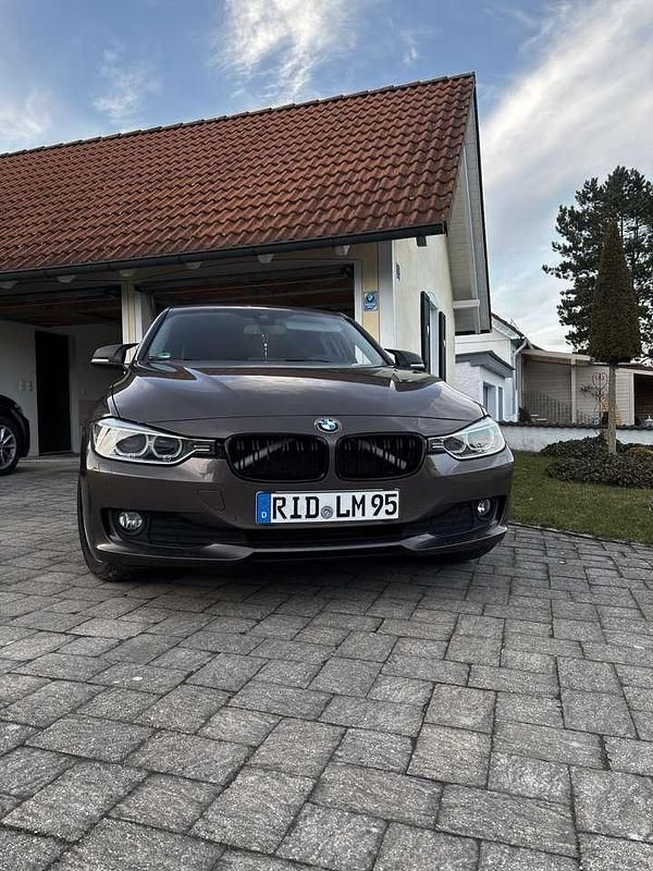 Gebraucht BMW 318 143 PS (105 kW) 2012 Limousine