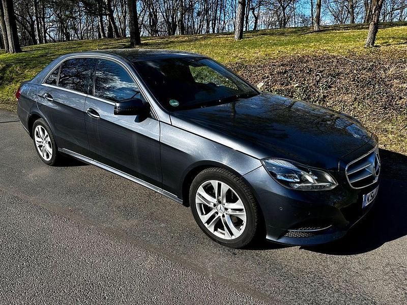 Gebraucht Mercedes E220 Avantgarde 170 PS (125 kW) 2013 Grau Limousine