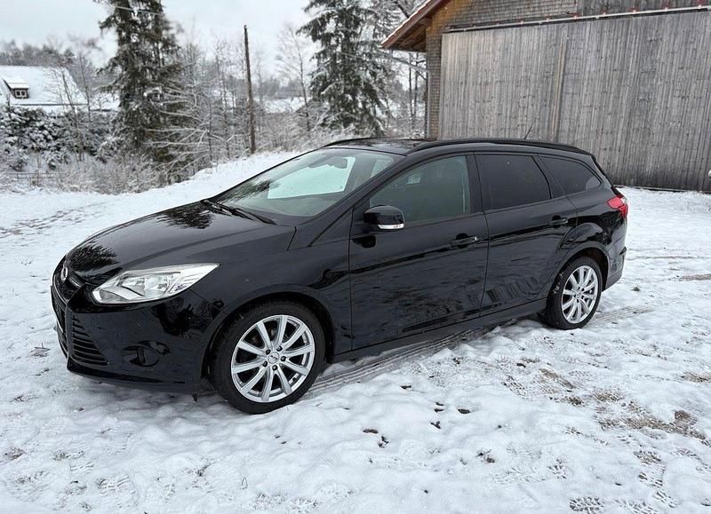 Gebraucht Ford Focus 125 PS (91 kW) 2014 Schwarz Kombi
