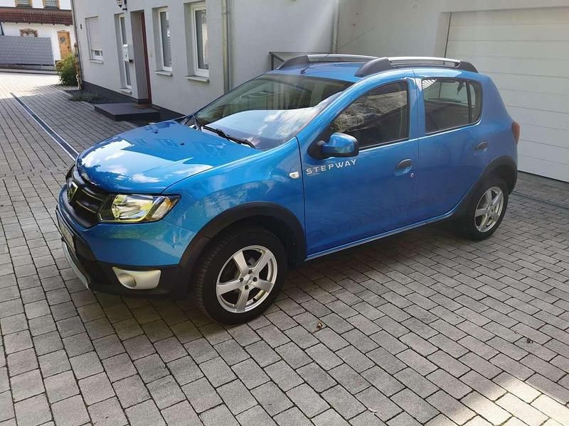 Blau Gebraucht 2015 Dacia Sandero Prestige Kleinwagen | 8.500 € (Fairer Preis) - Bild 1/4